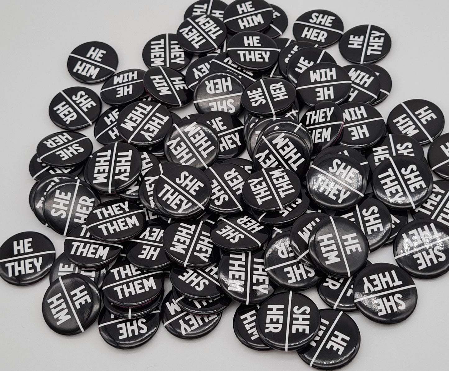 Pack of 105 mixed pins