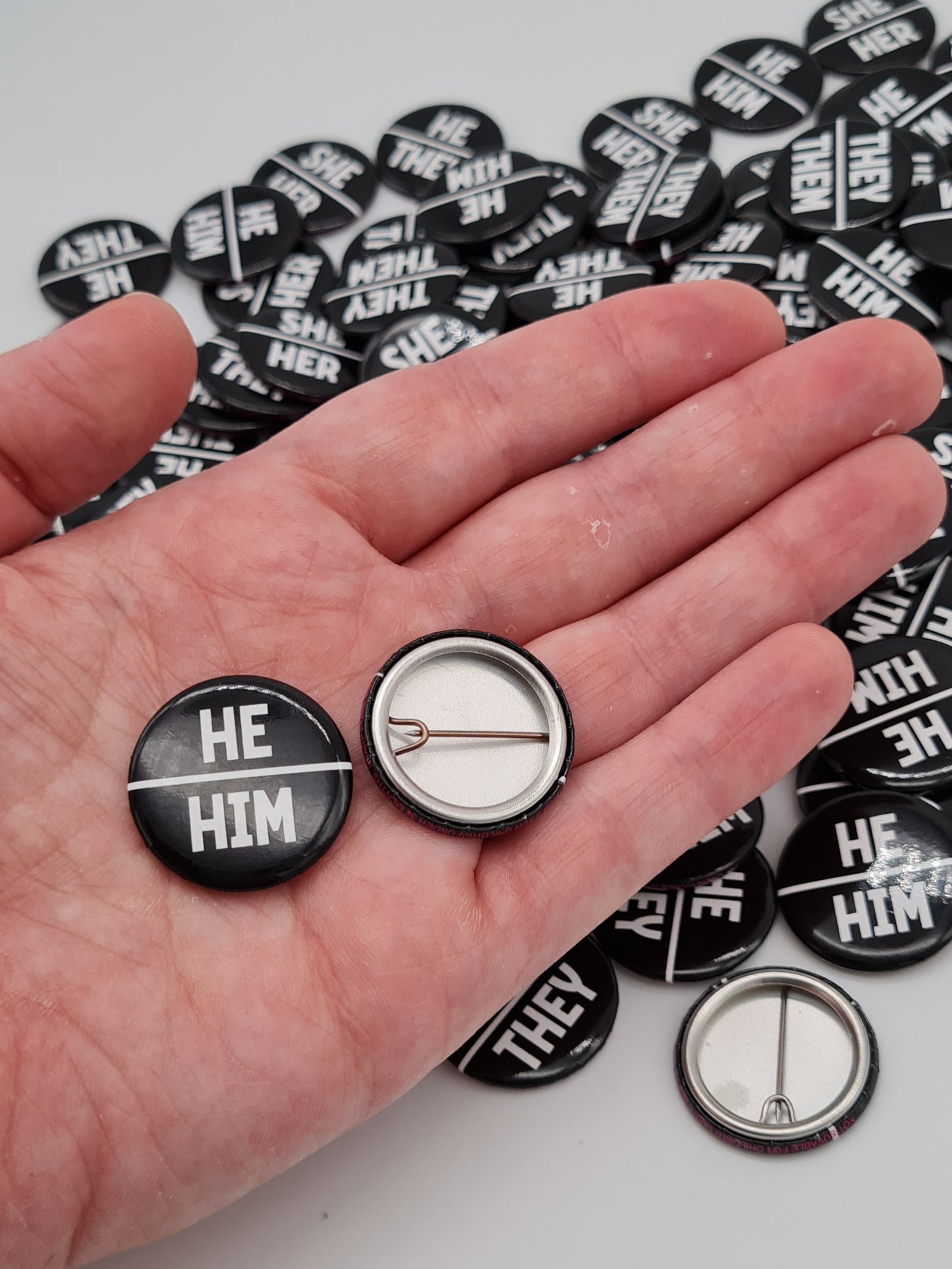 Pack of 105 mixed pins